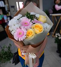 Букет цветов из:  Герберы, Розы и Хризантемы в Усть-Баргузин