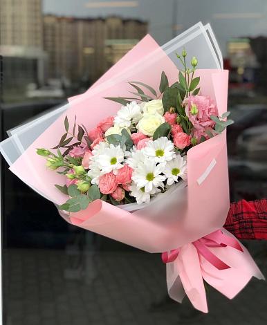 Букет цветов из: Розы, Лизиантусы и Хризантемы в Усть-Баргузин
